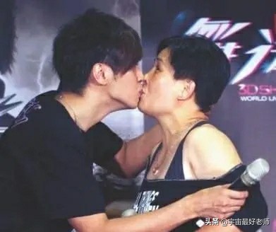 武汉高三体育生扛妈妈特训引争议，罗志祥当众狂吻妈妈是前车之鉴