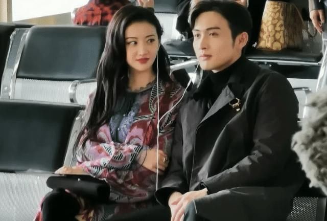 《司藤》里的司藤一句话解开秦放的心结：不要让过去成为你的束缚