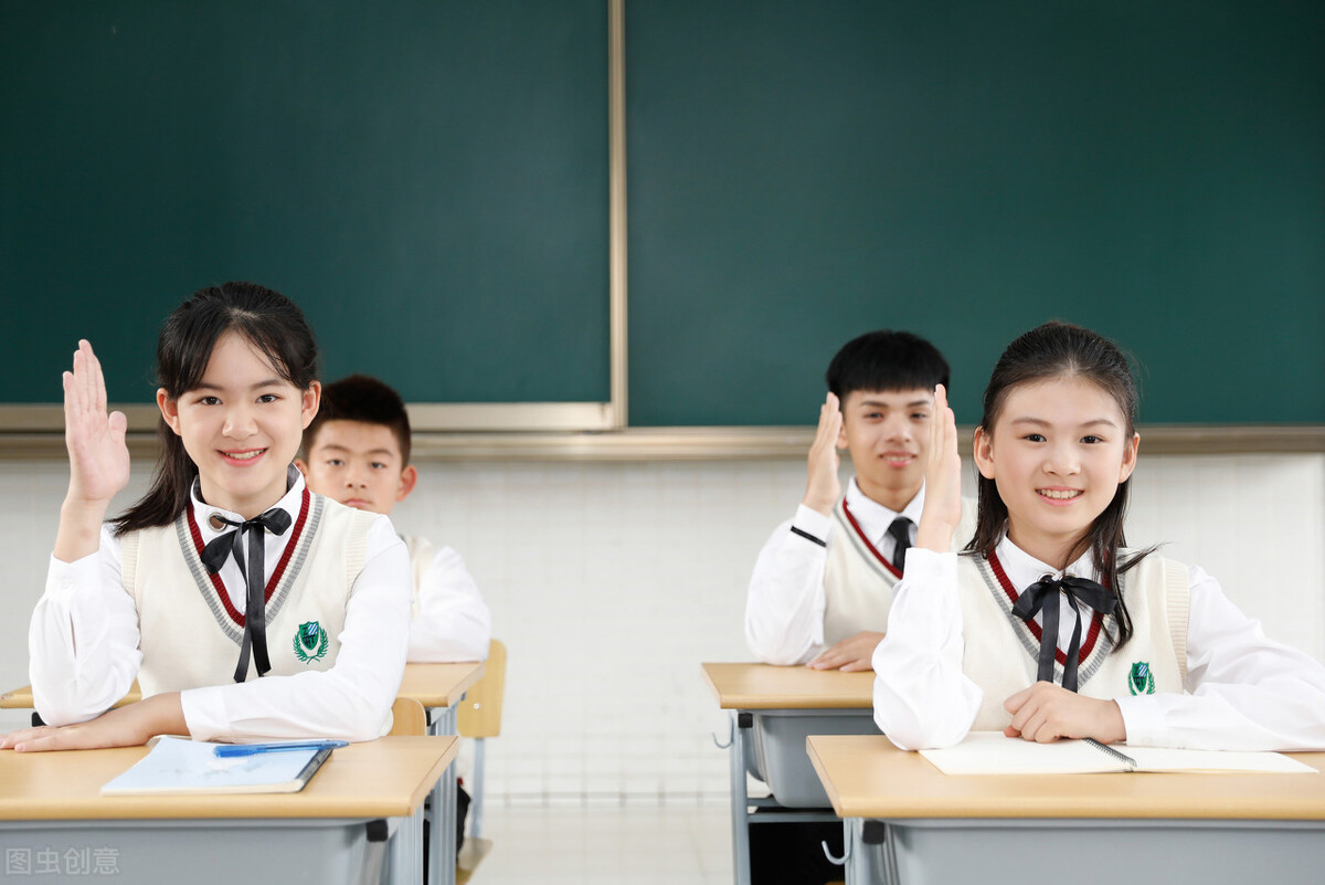 同学们要明白，人生靠自己靠山山会倒，靠水水会流靠自己永远不倒