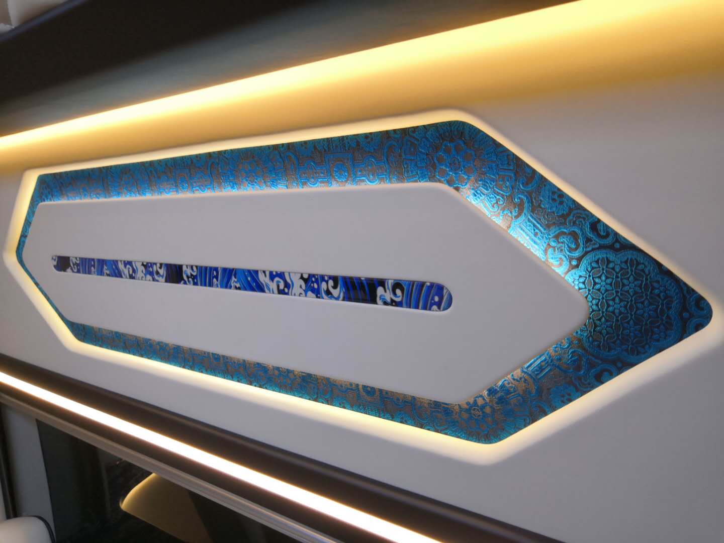 成功商务人士适用车推荐——江铃福特·新世代全顺豪华商旅车