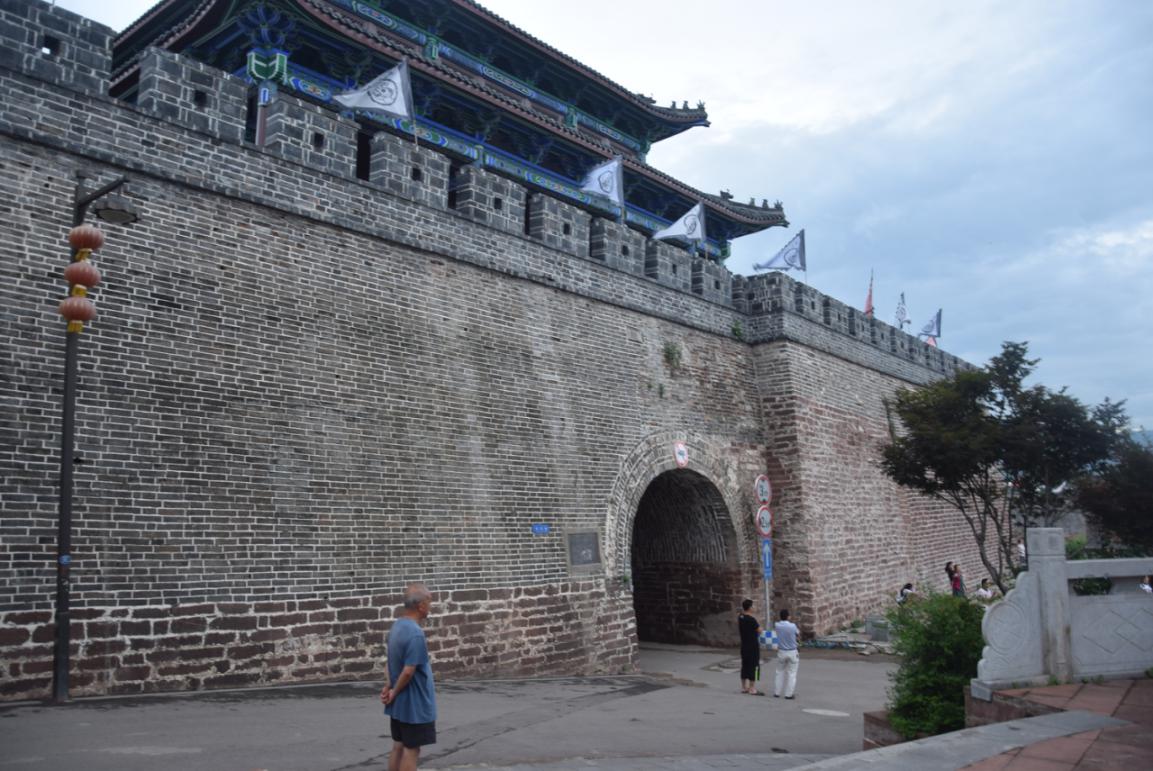 原本属于剑南道,后来一度被云南南诏国所攻破,南诏在这里设置了建昌府