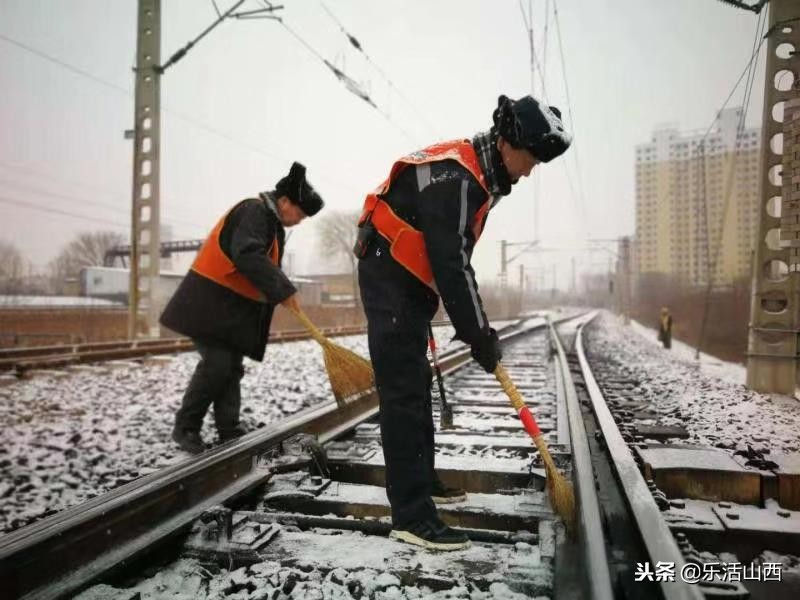 你的安全出行，离不开这些铁路上的风雪逆袭者~