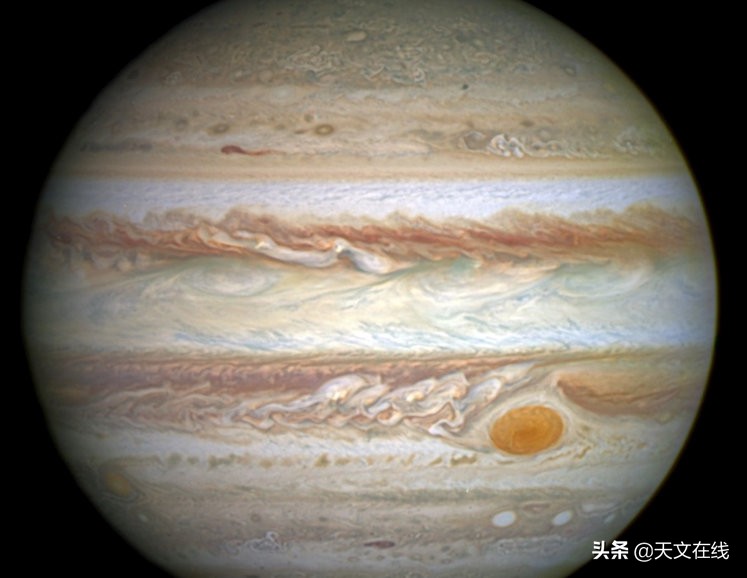 在这张“幸运”的红外图像中，木星看起来像个火球