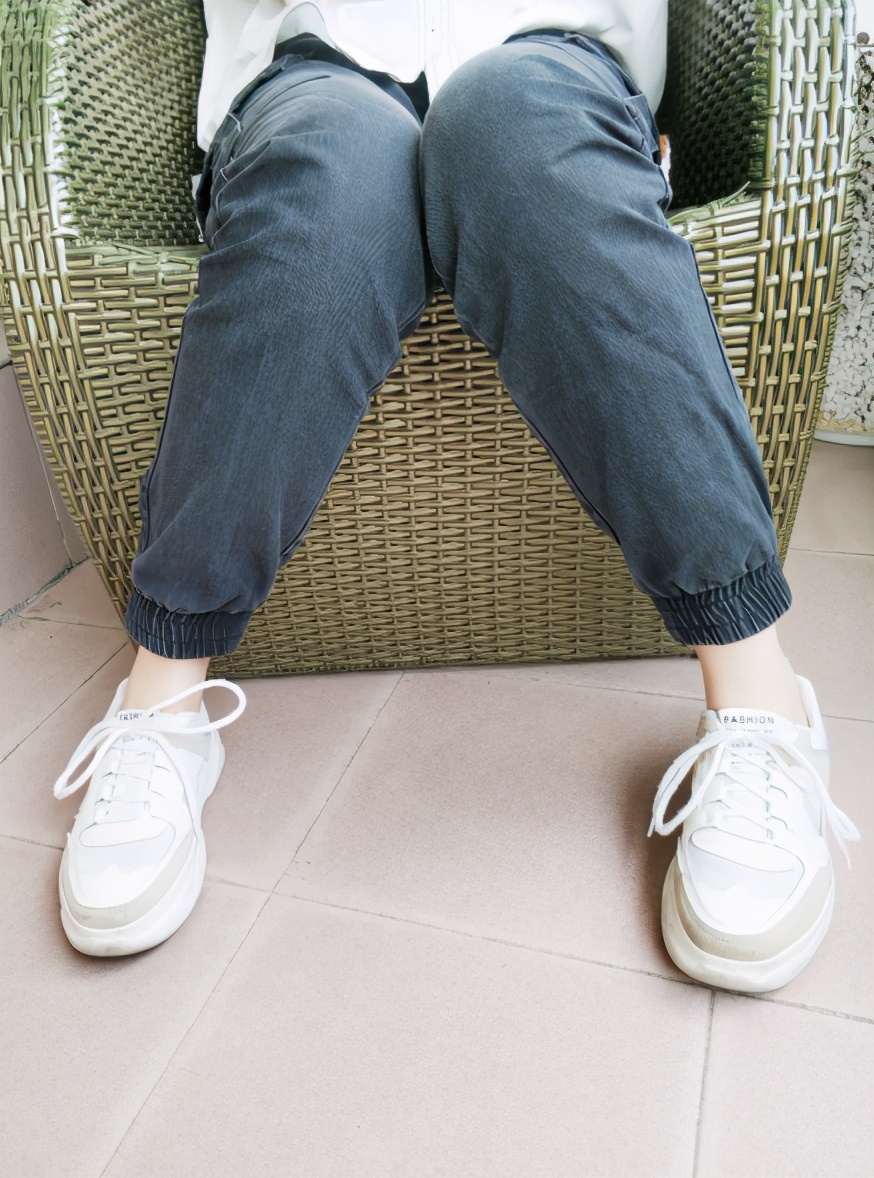 女生内八字走路腿会畸形(女生走路外八字怎么矫正)--亚圣国学网