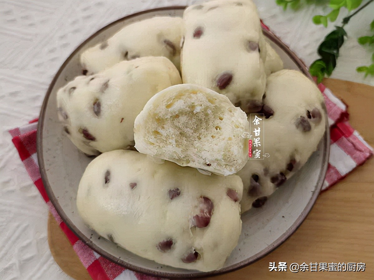 天冷了，用这方法制作发面团，加点红豆同蒸，早餐面食轻松上桌