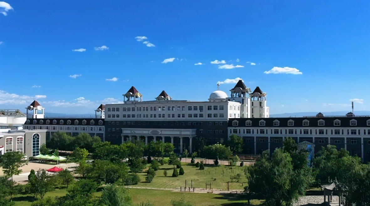 北大名人“韦神”年薪被曝光，收入看似可观，却无车无房