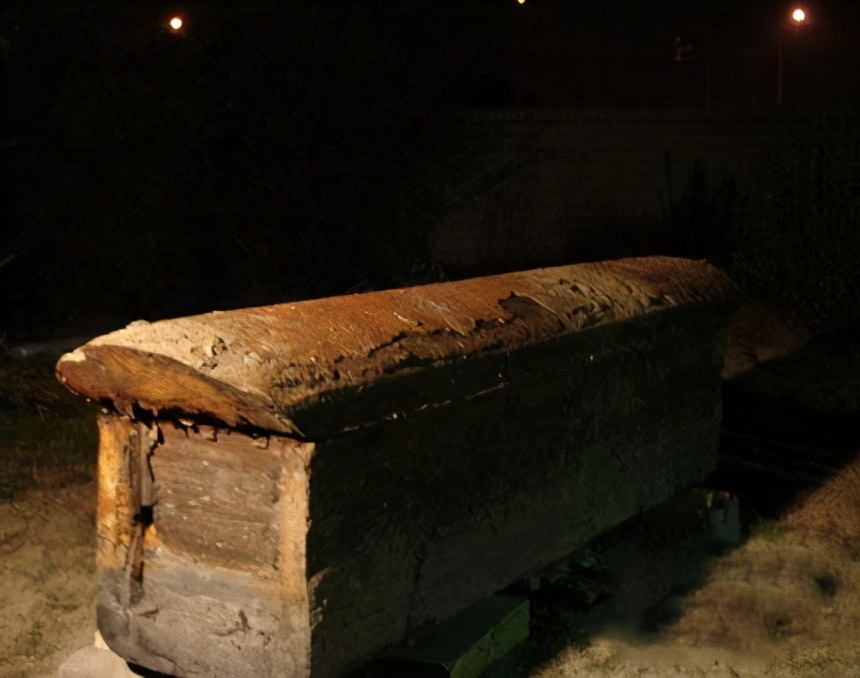 古棺开棺，惊现明代女尸，墓葬的高密封性使古尸身体不腐