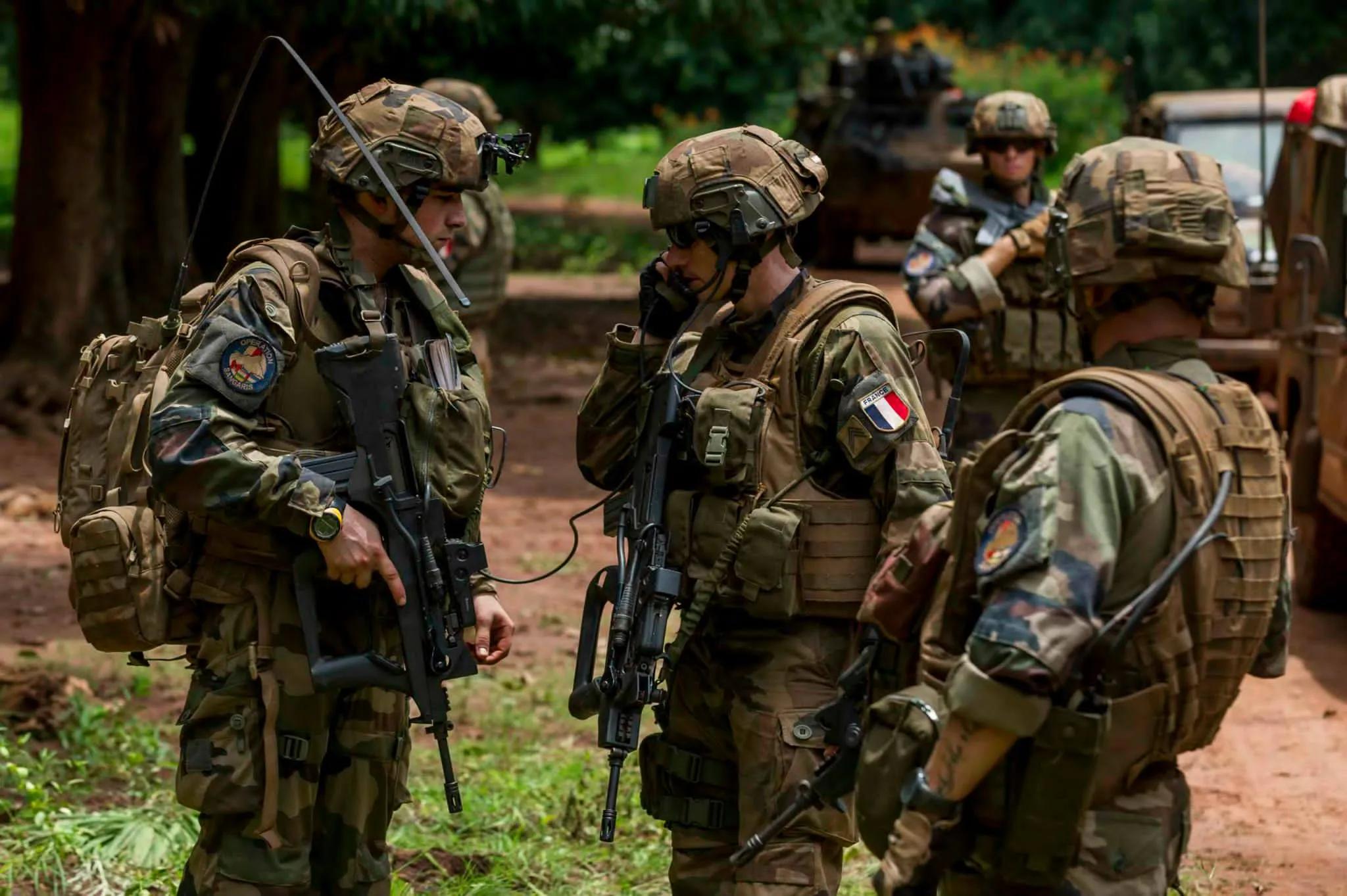 外籍军团现有编制为法国外籍兵团第1步兵团,第2外籍步兵团,第3外籍