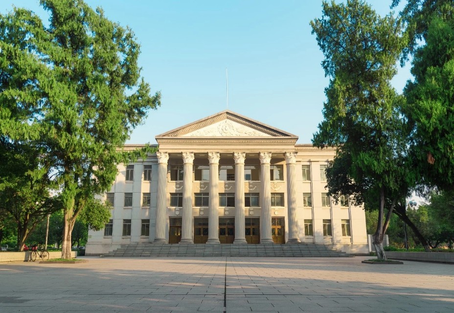 一分钟带你了解广西大学