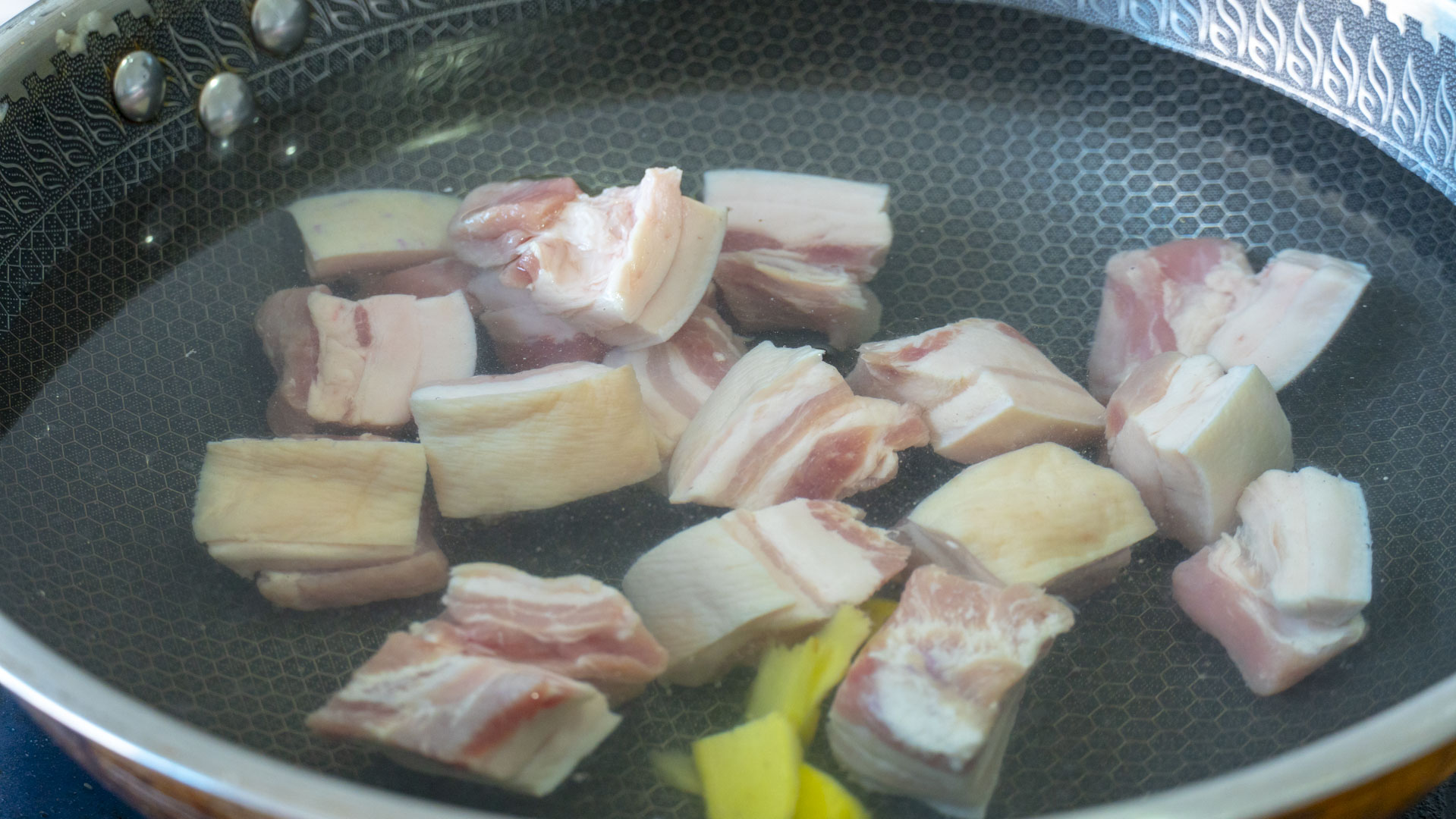 这才是芋头最好吃的做法，软糯鲜香，热乎乎的一大锅，上桌就抢光