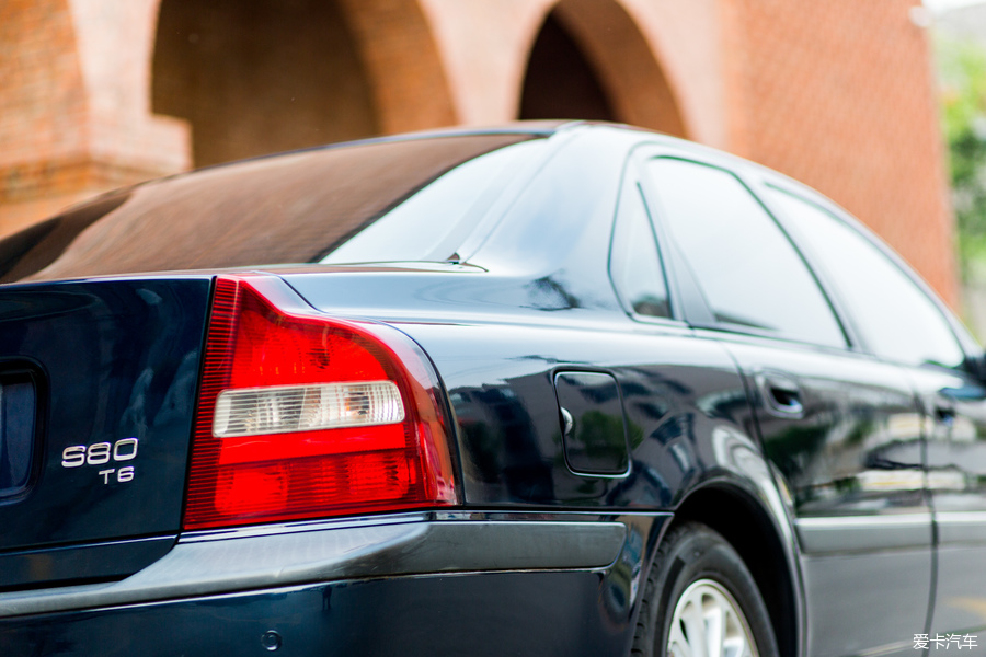 车载传真机真是活久见！体验经典老车Volvo S80四座版