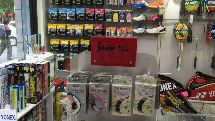 附近的羽毛球专卖店(中国台湾羽球店受疫情影响，销售额猛增5倍，球友开始囤积羽毛球)