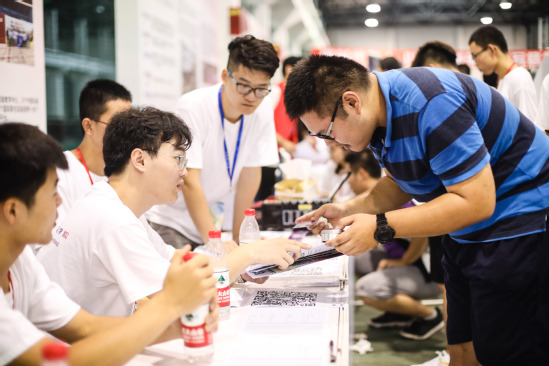 上海理工大学热烈欢迎新生报到，2019录取分数线