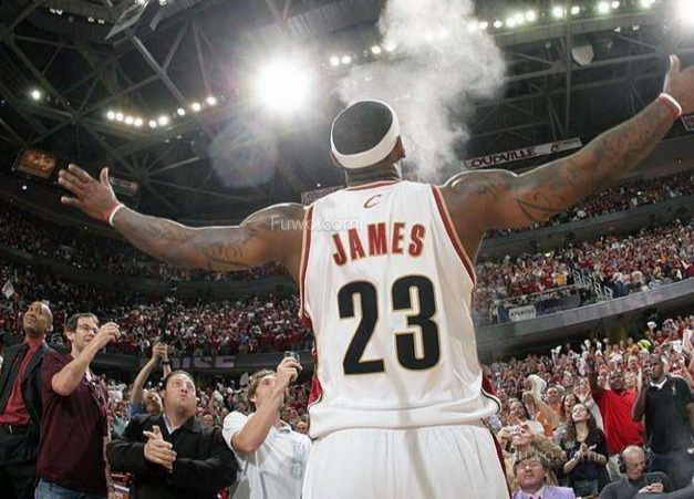 nba为什么摸鞋底（NBA小细节蕴含大智慧：扶起队友蕴含大学问，知道3个是资深球迷）-趣拿体育