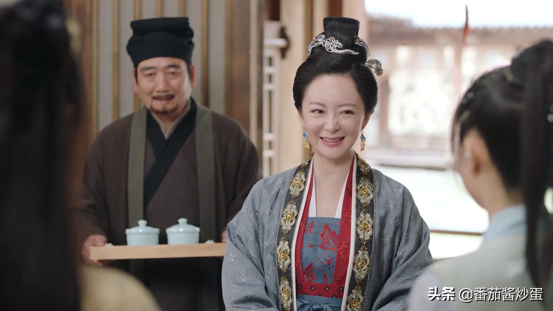 X，年轻小组集团主演，“制作，纯茶”在同一天广播