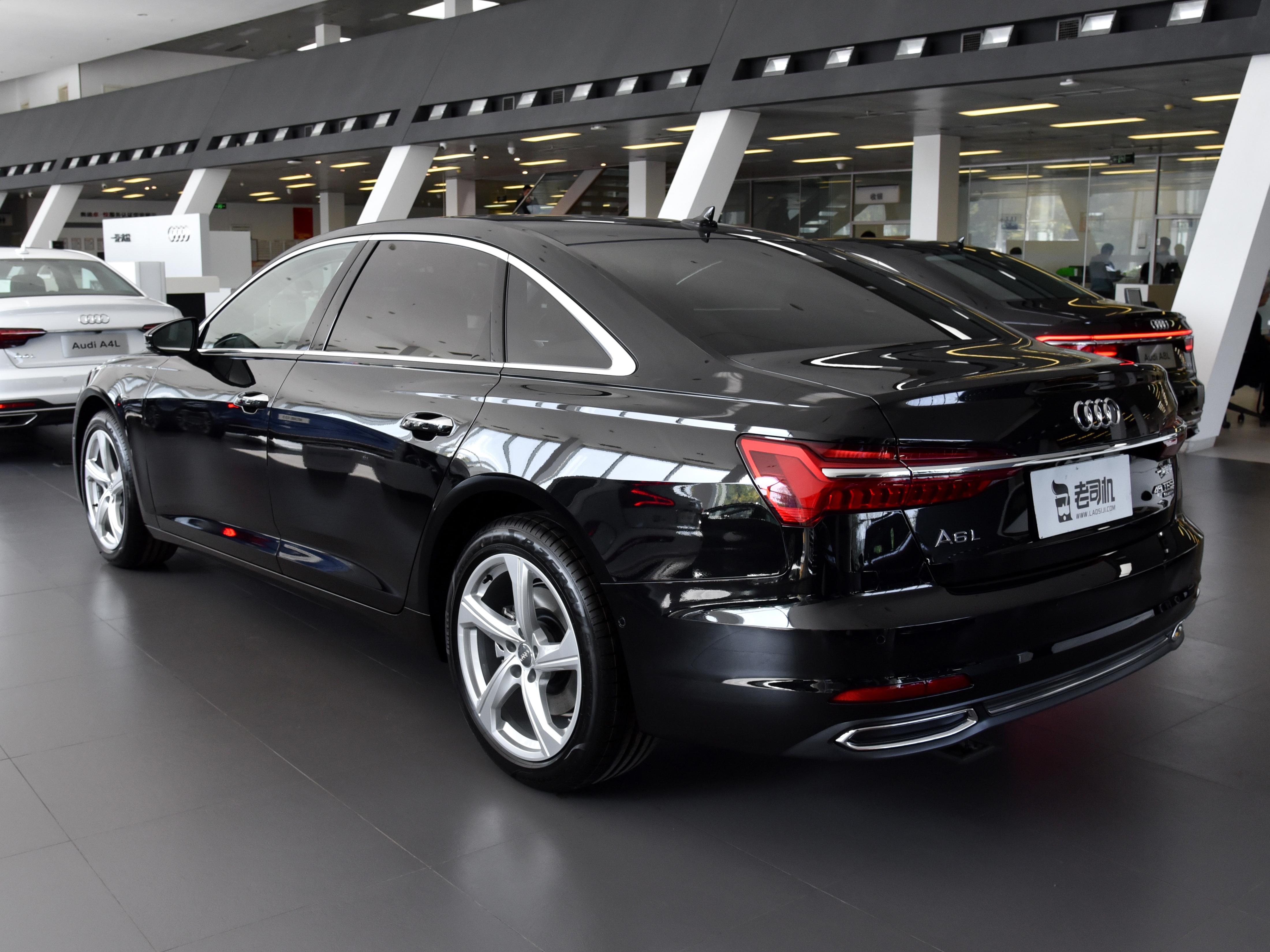 带有四驱豪华行政级车，超5米还好开，7.5L低油耗，实拍奥迪A6L