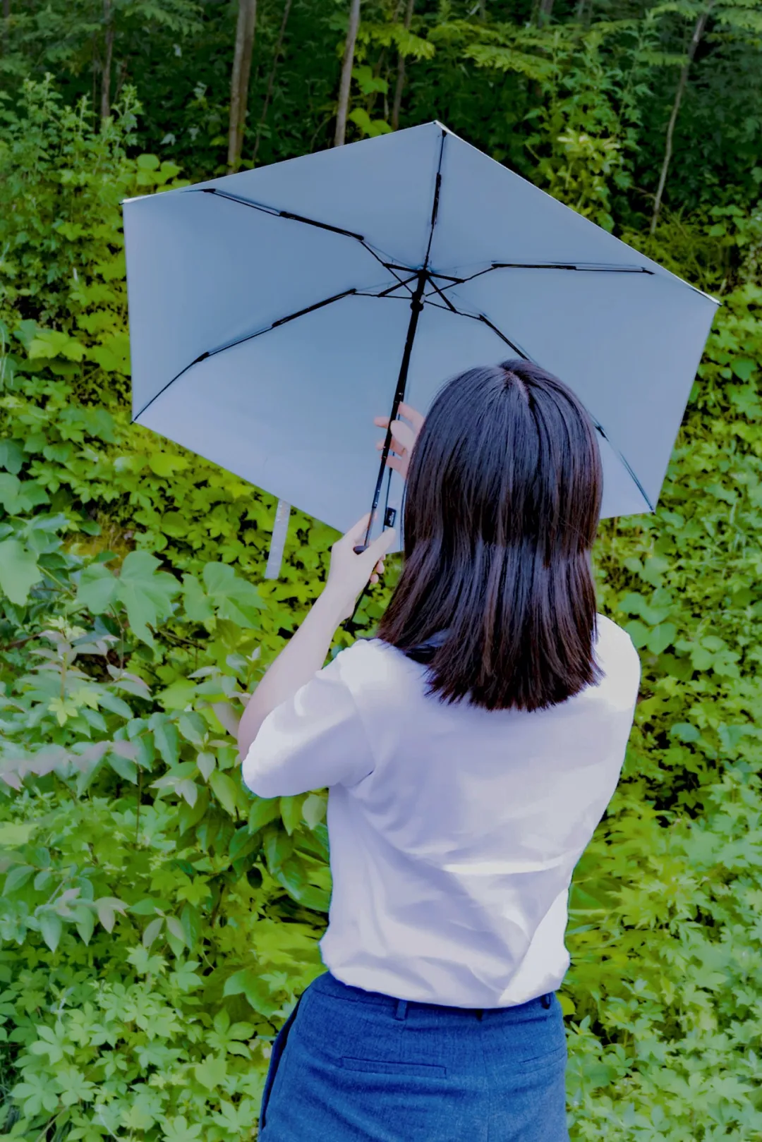 比手机还小的晴雨两用伞，防晒还能阻隔紫外线，白白嫩嫩过夏季