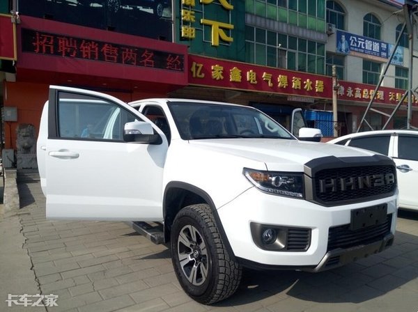 外观极其吸睛，开着美式硬派风格的国产黄海N3，感觉说话都硬气了