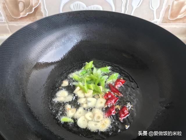 炒西葫芦要不要削皮去瓤（西葫芦炒腐竹技巧要注意这几点）