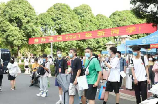 大学生寝室“男女混住”，学生的安全是否能保证？校方作出回应