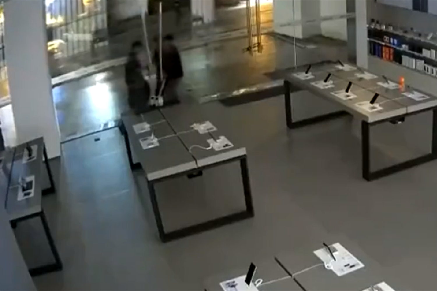 6名少年洗劫小米专卖店，曾多次作案，未成年犯罪为何有恃无恐