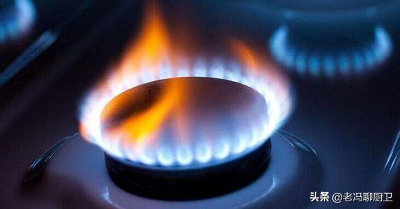 燃气灶一直按着开关才能打着火？用这个方法，还能避免厨房火灾