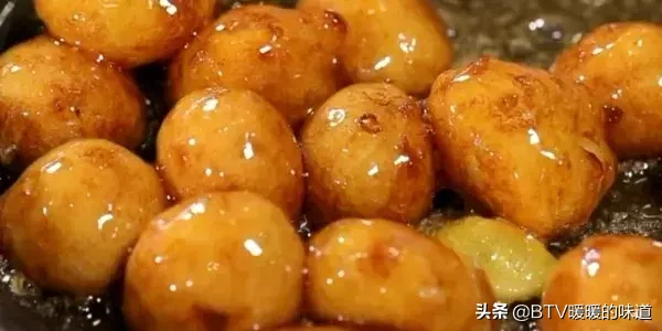 柿子做拔丝丸子，配料简单，味道可不简单！一招教你熬糖汁