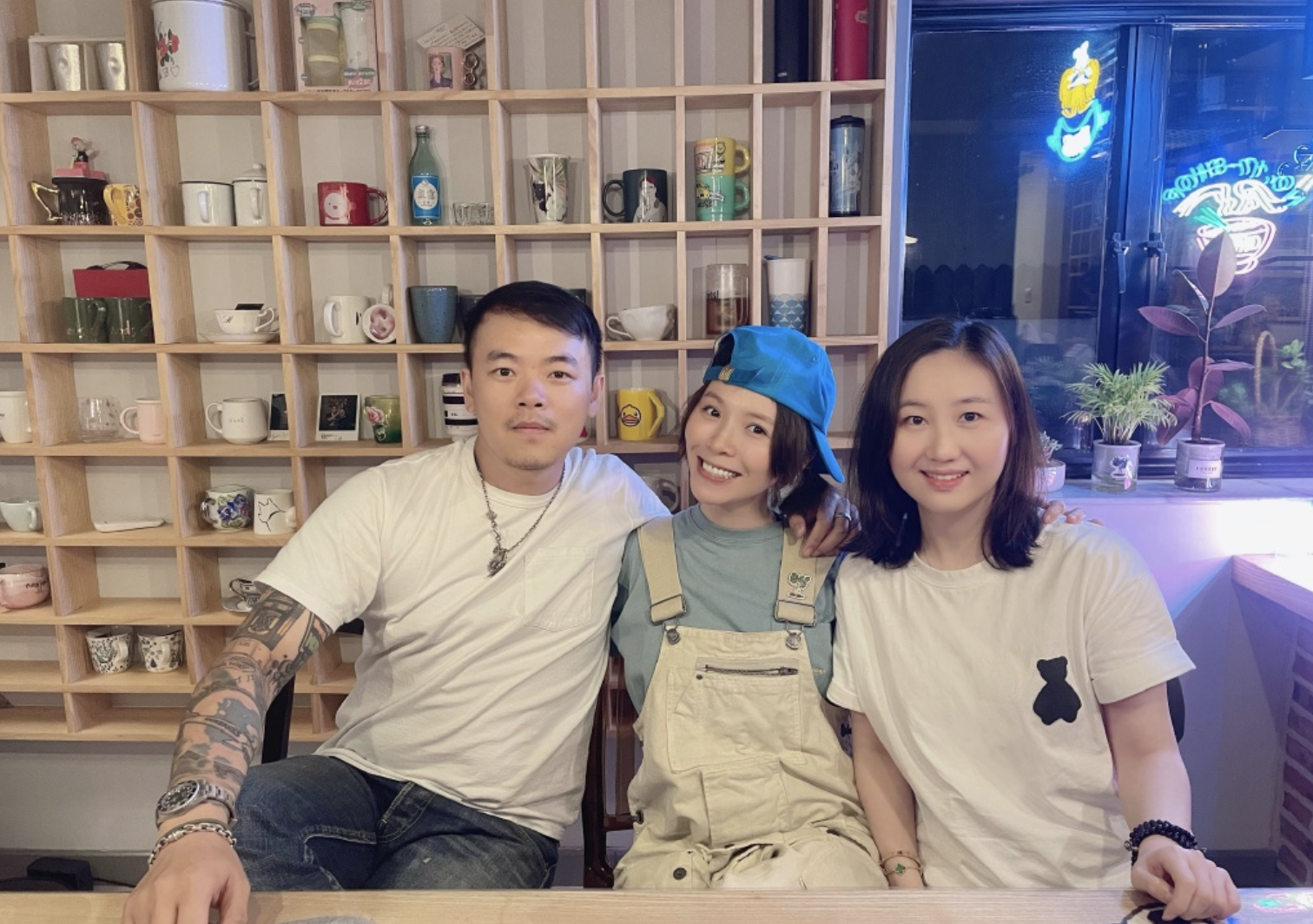 王皓导演多大(黄雅莉和老公弹唱新歌,变声撒娇像小女生,被王皓捏嘴巴