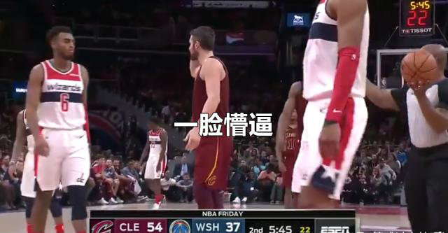 篮球史上的5大乌龙球(NBA尴尬走神瞬间：“乌龙球”还被对手帽？不上五大囧对不起奥胖)