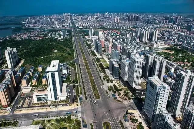 同位于湖南的岳阳和常德，谁的综合实力更强？