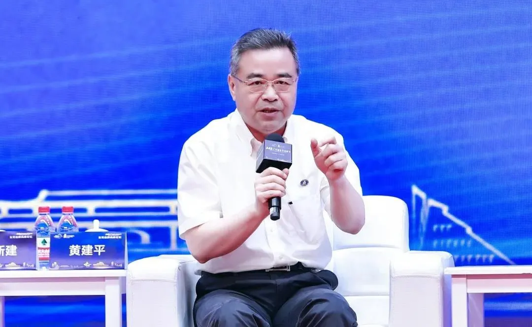 【格莱斯瓷砖】唯美旗下，专注抛釉砖生产，20年匠心传承，8大系列产品，满足不同需求。