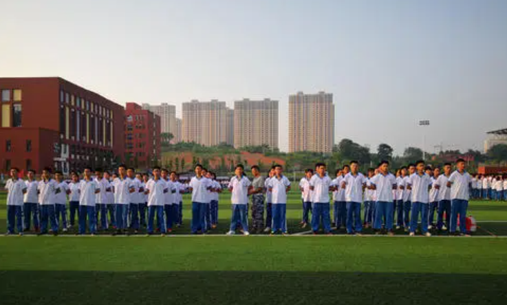 湖南一所县中学成为“黑马”，本科上线率98.8%，高考成绩很亮眼