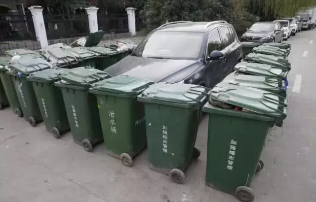 皖E·……这位车主，你怎么这么惨