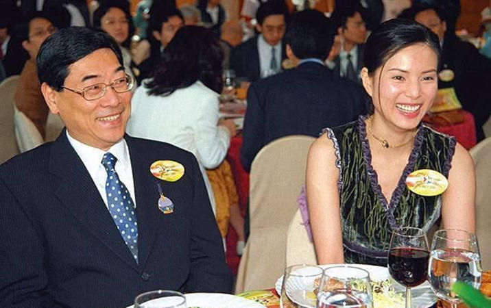 7位替“夫”还债的女星，刘涛不是最惨，今最大67岁，最小41岁