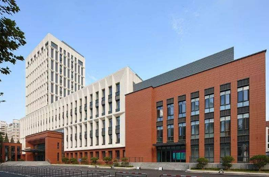 上交的这个专业学费“狂涨”，从4万到12万元，你会报考吗？