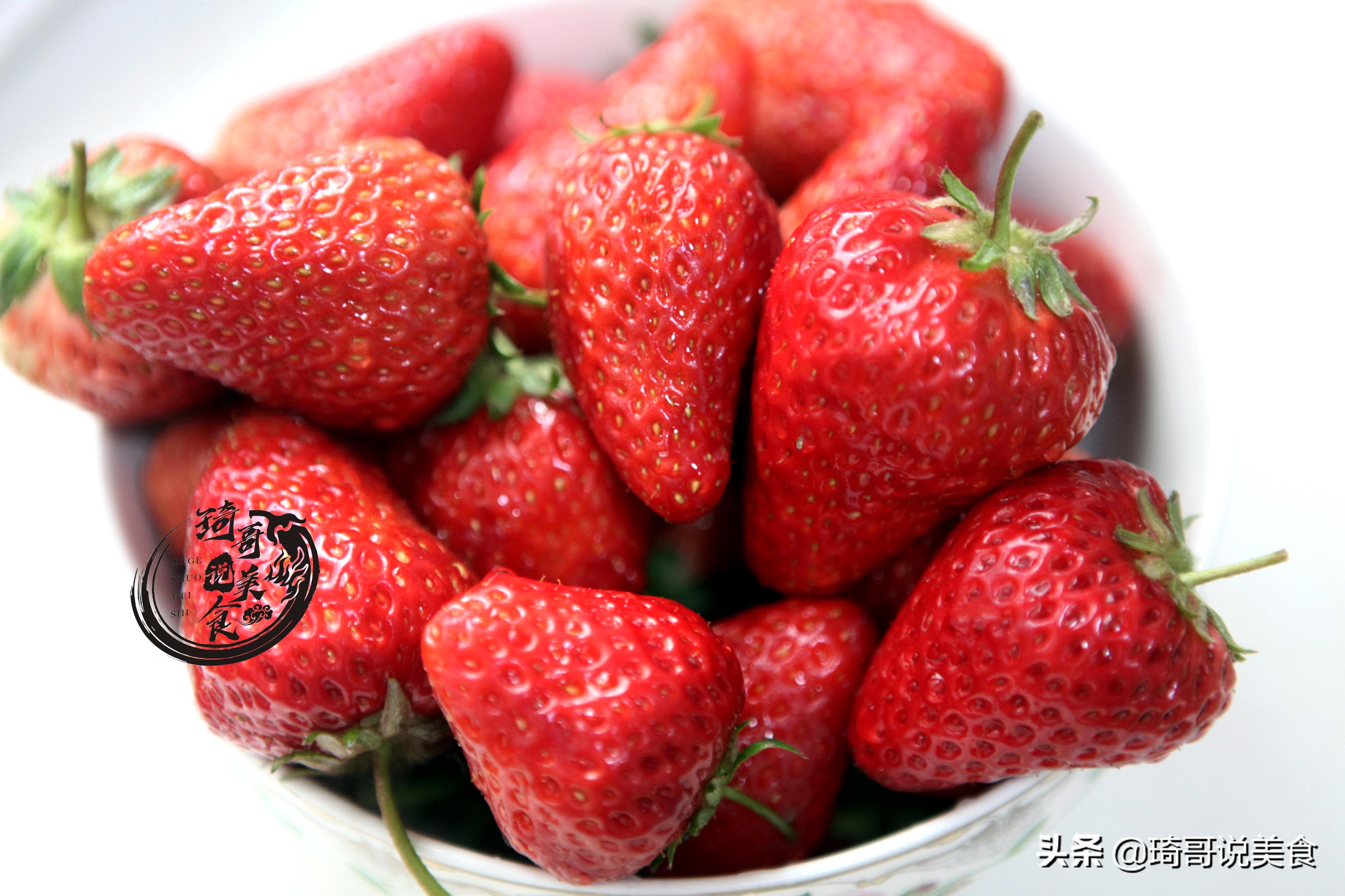 草莓的特點介紹（記住這些實用妙招輕松買自然熟的甜草莓）
