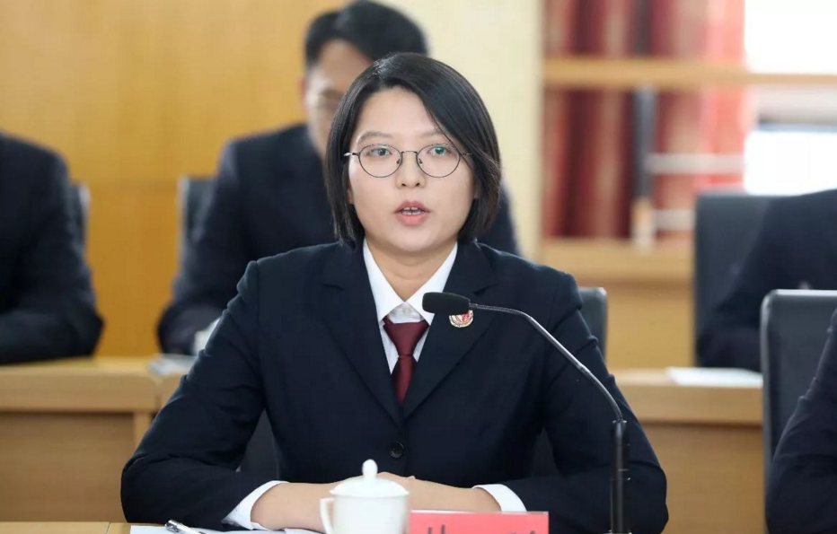 大学生迎来好消息，满足条件就可成为公务员，身份还是干部级别