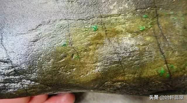 翡翠原石基本知识介绍(翡翠毛料（原石）是行家与行家的交易，普通人千万别玩)