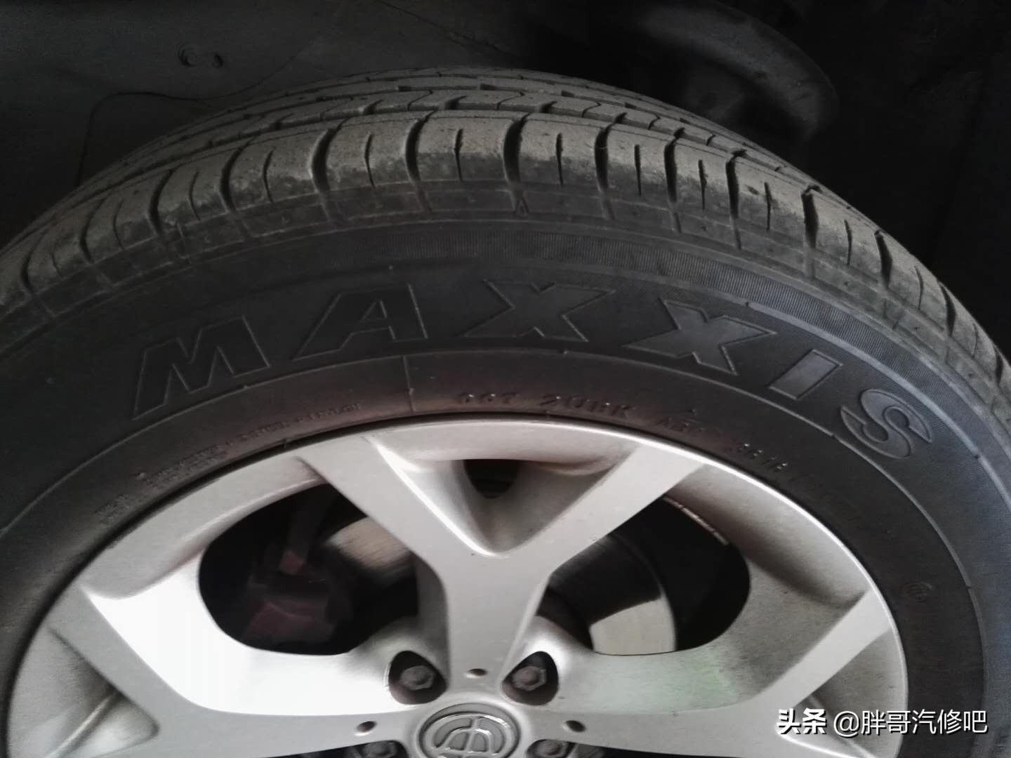 年底了胖哥2万收车，外观内饰非常好，完整的发票就值2000元