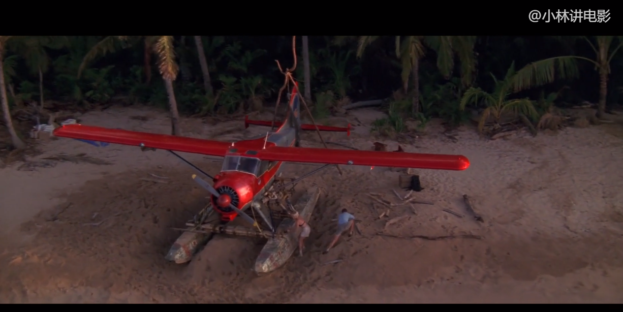 冒险电影：飞机故障迫降，1男1女被困荒岛，该如何求生？