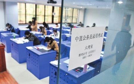 北大本科毕业3年后，重庆文科状元考上机关公务员，留3点悬念待解