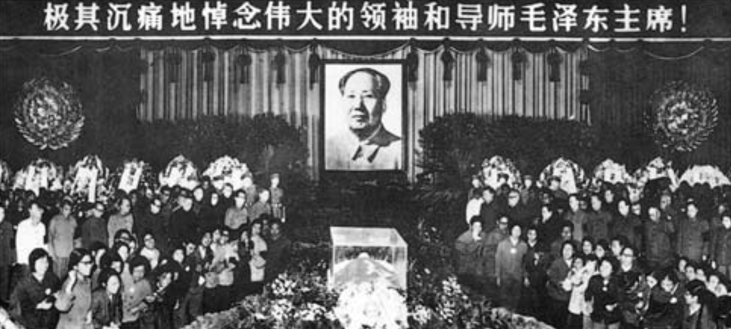 毛主席逝世后，叶剑英当即给全军下了命令：全军进入一级战备状态