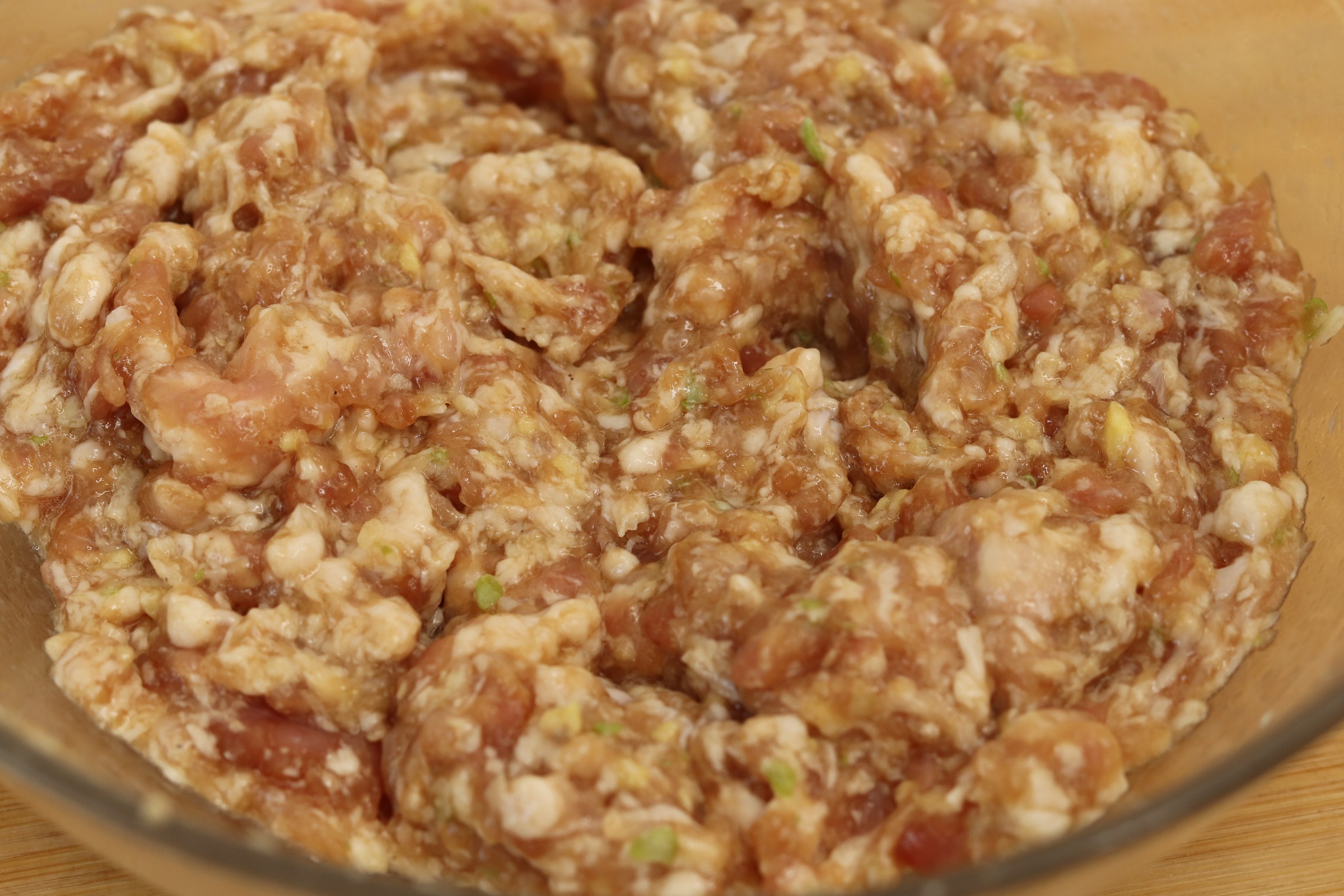 不管包饺子还是馄饨，牢记拌肉馅3个技巧，又香又嫩，好吃不腻