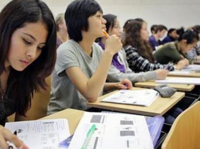 又一捡漏考生火了，高考412分被厦门大学录取，可这学费也太贵了