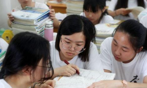 高考迎来好消息，辽宁考生今年高考录取率或将升高，家长很高兴