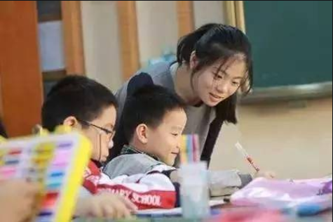 大学生的“好消息”，不仅免费上大学，毕业还可以拿“铁饭碗”