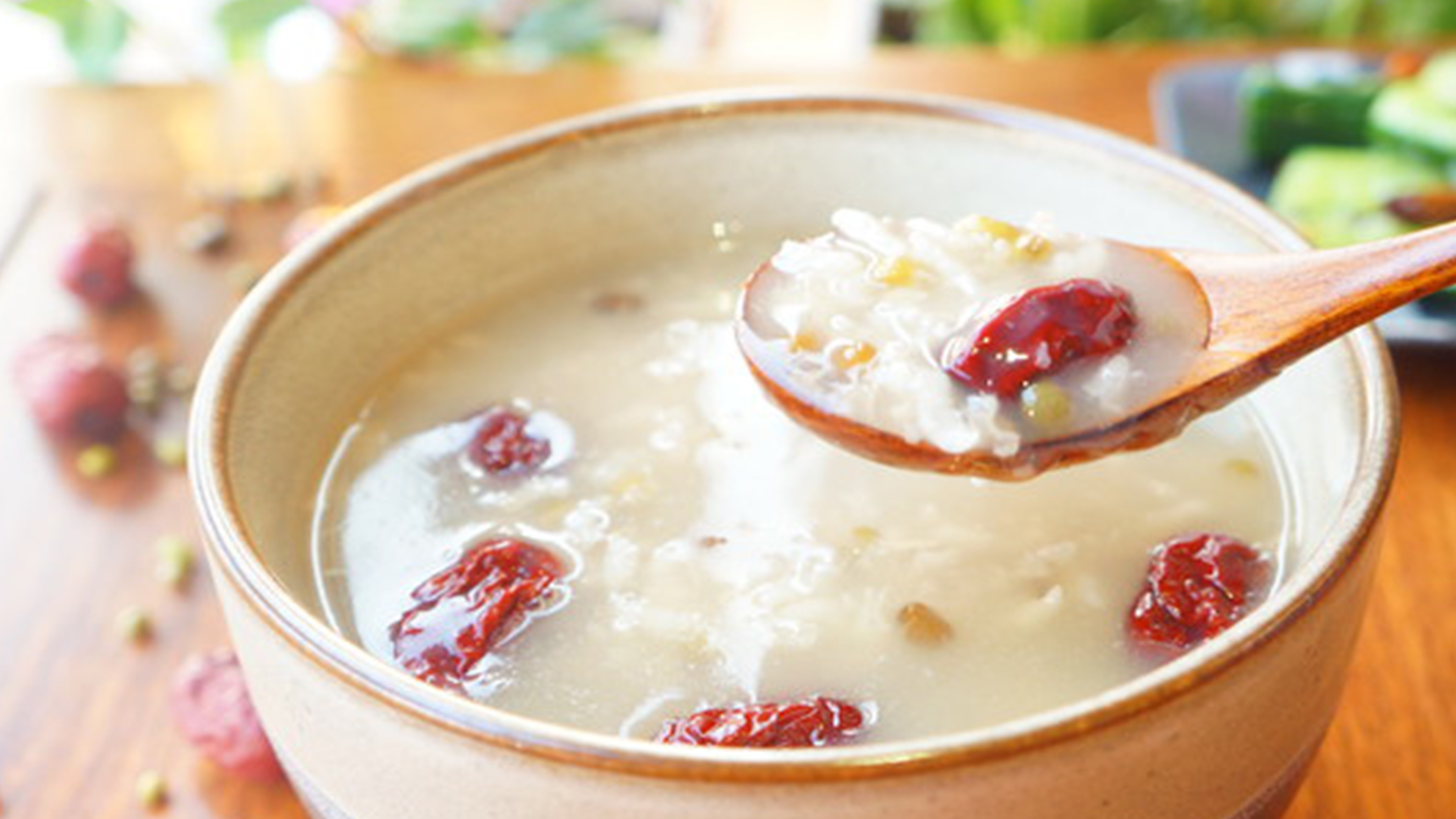 绿豆大米红枣粥:它具有补气养血,养颜驻容的功效;你会做吗?