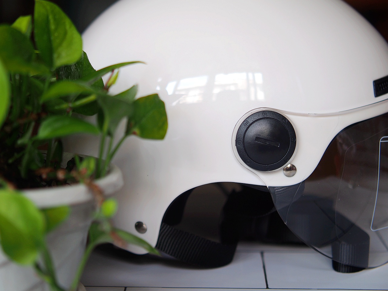 电单车出行一人一盔安全有保障Smart4u时尚头盔