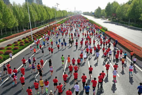 2018郑州马拉松(39000人参与！2021郑开马拉松今日开跑，全、半程冠军是他们)