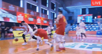 中国男篮胜日本回放在哪看（中国男篮VS日本队爆发冲突，沈梓捷霸气为队友出头，吴前怒推对手）